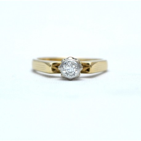 Solitaire diamond ring