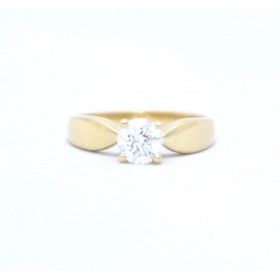 Solitaire diamond ring