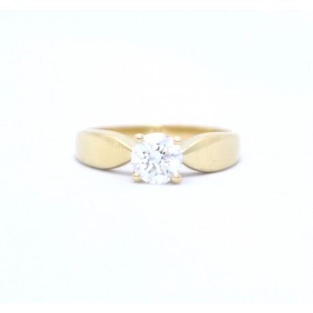 Solitaire diamond ring