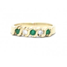 Emerald and diamond ring
