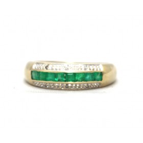 Emerald and diamond ring