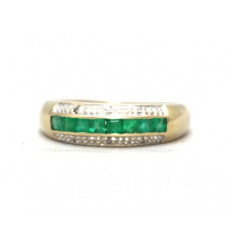 Emerald and diamond ring