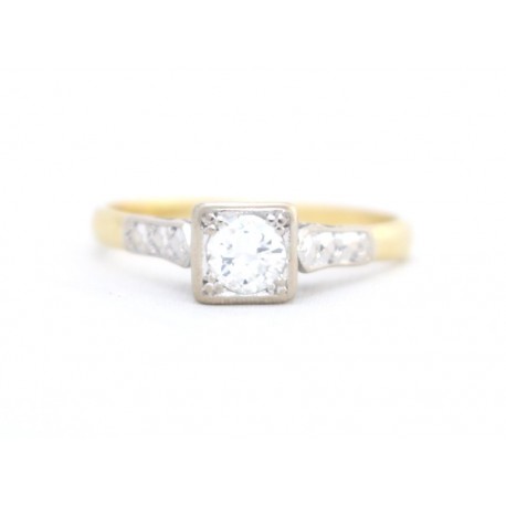 Diamond solitaire ring