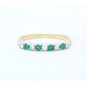 Emerald and diamond ring