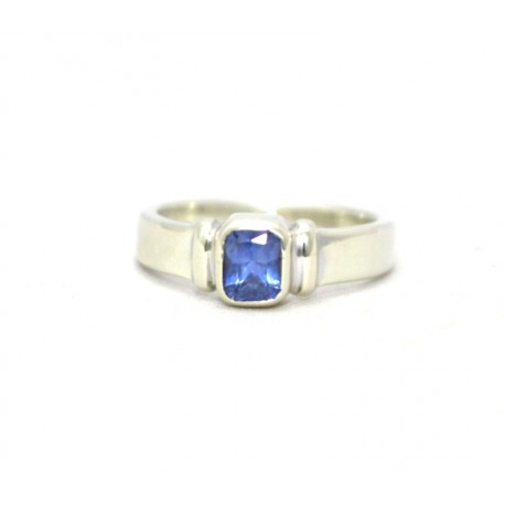Tanzanite ring 9ct white gold